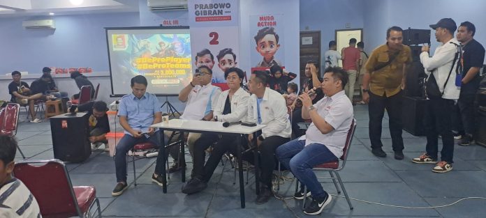 Relawan Prabowo yang disebut Be Profesional (Bepro) Kepri atau Bersama Prabowo menggelar Kompetisi Mobile Legend di Kantor Tim Kemenangan Daerah (TKD) Ganjar Prabowo, Kota Batam, Provinsi Kepulauan Riau (Kepri), Sabtu (13/1/2024) malam. (Payus)