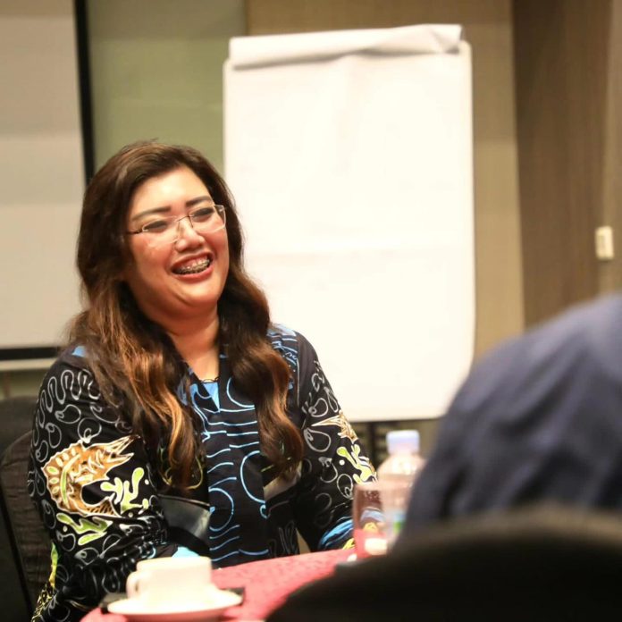 Kepala Biro Humas Promosi dan Protokol, Ariastuty Sirait memprediksi, jumlah warga Rempang yang mendaftar akan terus bertambah. Seiring dengan sosialisasi yang terus berlangsung hingga saat ini. (Payus)