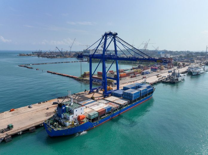 Kepala Biro Humas Promosi dan Protokol BP Batam, Ariastuty Sirait, mengatakan bahwa realisasi arus peti kemas Pelabuhan Batam Tahun 2023 mencapai 624 Ribu TEUs dengan rincian, peti kemas domestik sebesar 167 Ribu TEUs dan arus peti kemas ekspor-impor sebesar 457 Ribu TEUs. (Humas BP Batam)