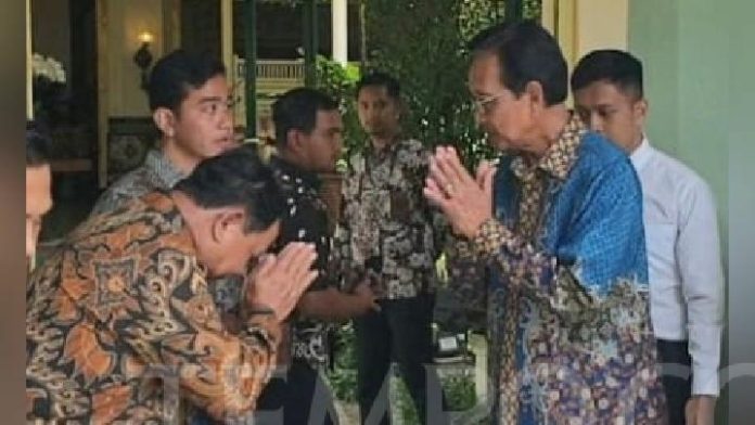 Saat Prabowo Hormat dan Menunduk Kala Bertemu Raja Keraton Yogya