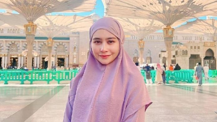 Selesai Umrah, Prilly Latuconsina Tak Henti Menangis: Magis Sekali Rasanya