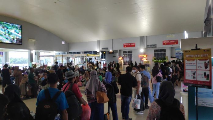 Sepanjang Triwulan I 2024, Badan Usaha Pelabuhan melayani 2.015.016 penumpang kapal di Terminal Ferry Domestik dan Terminal Ferry Internasional dalam wilayah kerja Badan Pengusahaan Batam. (HUMAS BP BATAM)