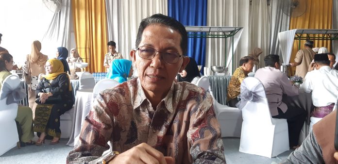 Ketua DPD Partai Nasional Demokrat (Nasdem), Amsakar Achmad belum dapat memastikan bisa mengambil secara langsung formulir pendaftaran bakal calon Wali Kota ke Kantor DPW Partai Nadem Kepri. (Roma Uly Sianturi)