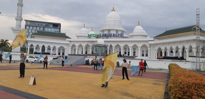 Pemko Batam menunjuk Masjid Tanwirun Naja atau Masjid Tanjak dan Masjid Sultan Mahmud Riayat Syah sebagai venue lomba MTQH tingkat Provinsi Kepri (Roma Uly Sianturi)