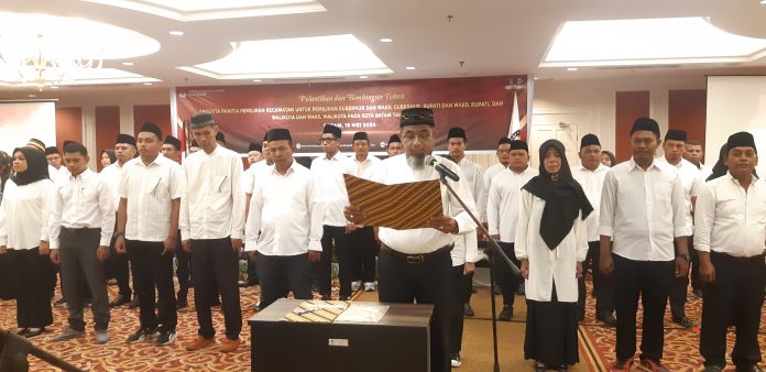 Komisi Pemilihan Umum (KPU) Kota Batam secara resmi melantik Anggota Panitia Pemilihan Kecamatan (PPK) se-Kota Batam, Kamis (16/5/2024) pagi. Pelantikan dilakukan di Hotel Harmoni One Lantai 3, Kota Batam, Provinsi Kepulauan Riau (Kepri).