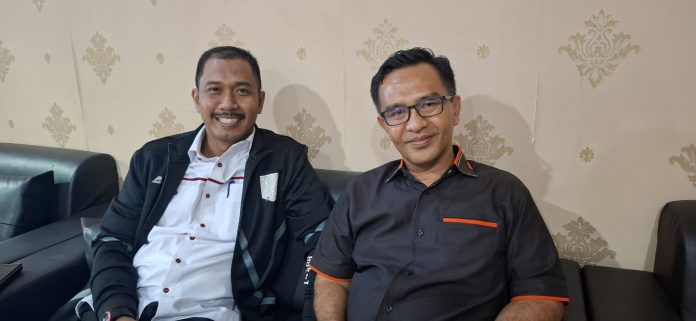 Kepala Dinas Perindustrian dan Perdagangan Kota Batam, Aries Fhariandi dengan Ketua Komisi II DPRD kota Batam, Wahyu Wahyudin mengatakan kenaikan harga beras ini sesuai dengan kebijakan Badan Pangan Nasional ada relaksasi HET. (Roma Uly Sianturi)