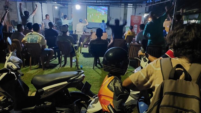 O3 menggelar nonton bareng atau nobar penentuan juara ketiga Piala Asia U-23. Antara Timnas Indonesia U-23 melawan Timnas Irak U-23 pada hari Kamis, (2/5/2024) malam. (PAYUS)