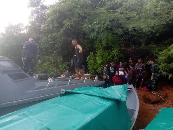 Aktivis kemanusiaan, RD Paschalis Saturnus Esong menyoroti masih adanya Pekerja Migran Indonesia (PMI) ilegal yang beberapa waktu lalu. Ditemukan warga di Pulau Kosong Tanjung Acang, Kelurahan Ngenang, Kota Batam, Provinsi Kepri, Selasa, (21/5/2024). (IST)