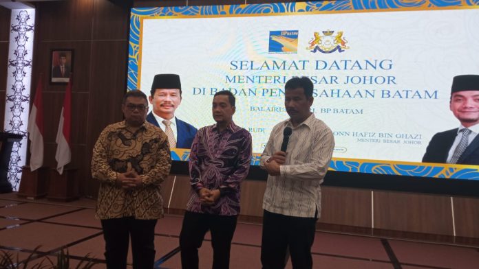 Menteri Besar Johor, Yang Amat Berhormat (YAB) Dato' Onn Hafiz Ghazi saat berkunjung ke Batam, sejak Jumat (24/5/2024) hingga Sabtu (25/5/2024). Dalam kunjungannya membahas kerja sama pembukaan rute pelayaran kapal roll-on/roll-off (Roro) Batam-Tanjungbelungkor Johor Bahru, Johor, Malaysia. (ISTIMEWA)