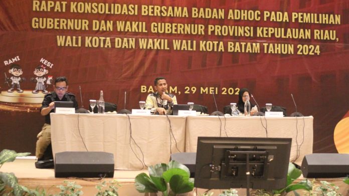 Komisi Pemilihan Umum (KPU) Kota Batam menggelar rapat konsolidasi bersama Badan Adhoc sebagai upaya persiapan Pemilihan Kepala Daerah (Pilkada) pada November 2024 mendatang. Rapat konsolidasi digelar di Hotel Best Western Panbil, Kota Batam, Provinsi Kepulauan Riau (Kepri), Rabu (29/5/2024). (Roma Uly Sianturi)