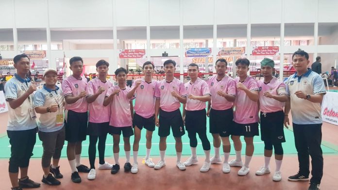 Atlet Sepak Takraw Kepri tengah bertanding untuk mempersiapkan PON Aceh-Sumut. Foto : ist