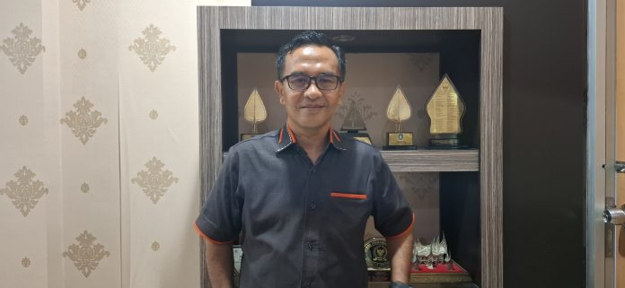 Sekretaris Komisi II DPRD Provinsi Kepri, Wahyu Wahyudin menyoroti oknum pramuwisata di Batam diduga menyerobot tamu milik travel agen tempat dia bekerja secara diam-diam. (uly)