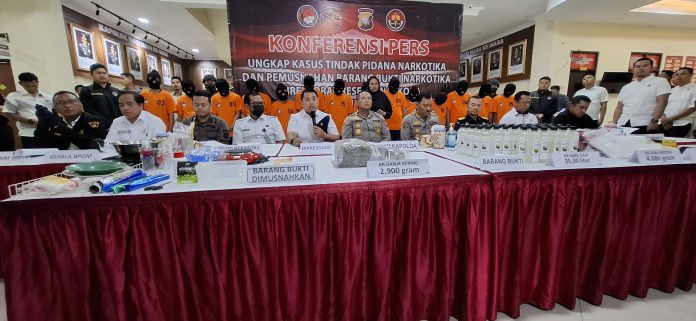 Subdit III Ditresnarkoba Polda Kepri terus melakukan penyelidikan terkait kasus rumah industri sabu cair yang berhasil diungkap di apartemen Queen Victoria Apartment Batam, Kamis (6/6/2024) (Roma Uly Sianturi)