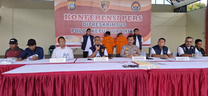 Polda Kepri mengungkap kasus penyalahgunaan Bahan Bakar Minyak (BBM) bersubsidi jenis Bio Solar untuk nelayan di Pulau Galang, Kota Batam, Provinsi Kepulauan Riau (Kepri). (Roma Uly Sianturi)