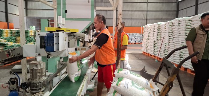 Perum Bulog Kantor Cabang Batam memastikan ketersediaan stok beras aman dan dapat memenuhi kebutuhan hingga empat bulan ke depan. (uly)