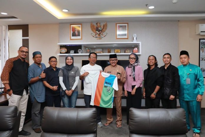 Sejumlah pesepeda melaporkan kesiapan perayaan World Bicycle Day 2024 di Kota Batam, Jumat (31/5/2024), (Diskominfo Kota Batam)