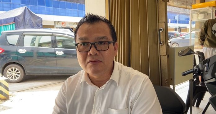 Ketua DPW PSI Kepri, Anto Duha mengaku akan memberikan sanksi tegas jika Ketua DPD PSI Batam terbukti bersalah, Kamis (6/6/2024). (Roma Uly Sianturi)