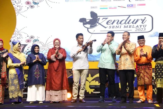 Event tahunan Kenduri Seni Melayu (KSM) 2024, bakal diikuti sejumlah negara serumpun dan provinsi di Indonesia. Acara yang digelar selama tiga hari dari tanggal Jumat (7/6/2024) hingga Minggu (9/6/2024), di Area Parkir Kawasan Harbourbay Batam. (IST)