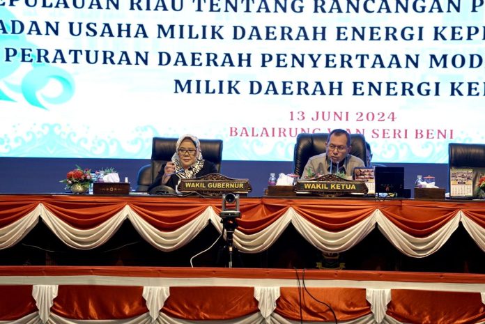 Wakil Gubernur kepri, Marlin Agustina, menghadiri Rapat Paripurna ke 17 dan 18, Terkait Jawaban Pemerintah Provinsi Kepri Terhadap Pandangan umum fraksi - fraksi DPRD Provinsi Kepulauan Riau. (IST)