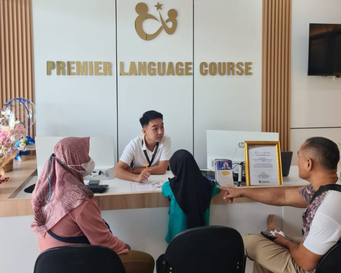 Premier Language Course (PLC) meluncurkan promo berupa gratis E-money sebesar Rp 50.000 untuk seluruh pelajar yang melakukan tes dan konsultasi. (ISTIMEWA)