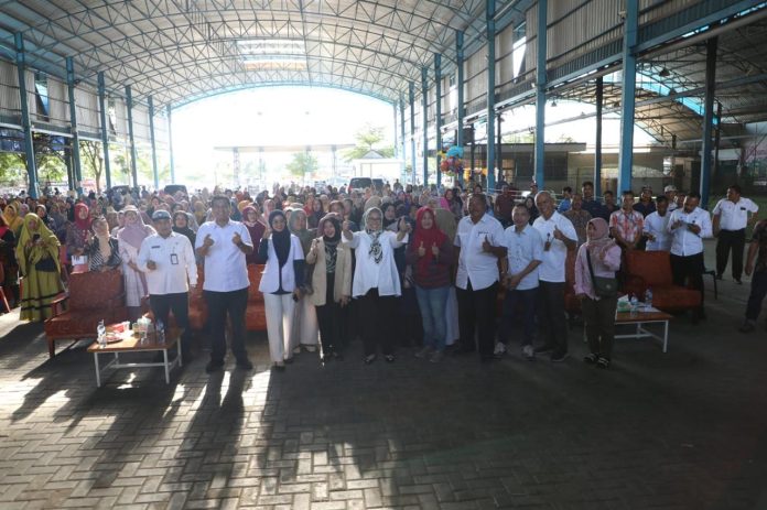Wakil Gubernur Kepulauan Riau, sekaligus Ketua Tim Penggerak Pemberdayaan Kesejahteraan Keluarga (TP- PKK) Kota Batam Marlin Agustina, menghadiri Sosialisasi Pemberdayaan Masyarakat tingkat Kecamatan Sagulung di Hall Futsal SP Plaza, Kelurahan Tembesi, Sagulung, Rabu (25/06/2024). (Diskominfo Kota Batam)