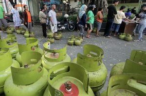 Sementara itu, Kepala Dinas Perindustrian dan Perdagangan (Disperindag) Kota Batam, Gustian Riau mengatakan operasi pasar khusus elpiji yang rencanananya digelar itu dibatalkan.