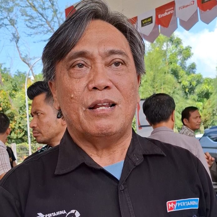 Menanggapi adanya keluhan masyarakat terkait BBM Pertamax tercampur air, Pengawas SPBU 14294721 KDA, Wen Tairas mengakui adanya kelalaian. (Roma Uly Sianturi)