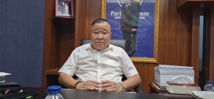 Ketua Komisi I DPRD Kota Batam, Lik Khai menyoroti kejadian maraknya kejadian nasabah bank mengalami kerugian akibat uang di rekeningnya menghilang secara misterius. (Roma Uly Sianturi)