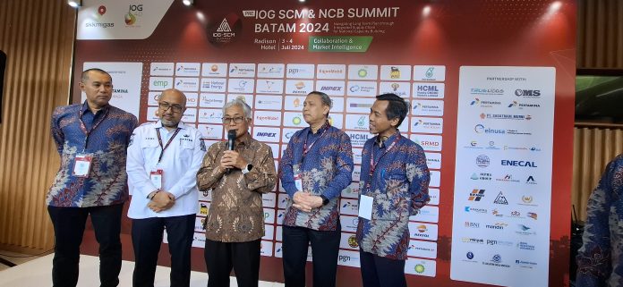 Satuan Kerja Khusus Pelaksana Kegiatan Usaha Hulu Minyak dan Gas Bumi (SKK Migas) menggelar kegiatan Pre Indonesia Upstream Oil & Gas Supply Chain Management & National Capacity Building Summit 2024 (IOG SCM & NCB Summit 2024). Kegiatan ini di gelar di Hotel Radisson, Kota Batam, Provinsi Kepuluan Riau (Kepri) pada 3-4 Juli 2024. (Roma Uly Sianturi)