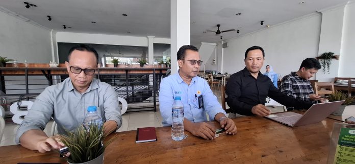 PT PLN Batam membentuk tim sosialisasi terhadap penyesuaian tarif listrik (tariff adjustment) di wilayah setempat. Sejauh ini sudah 48 kelurahan yang dilakukan sosialisasi oleh tim PLN. (uly)