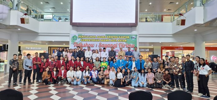 Kantor Kementerian Agama (Kemenag) Kota Batam menggelar Talk Show bertemakan Sayangi Dirimu Tolak Bunuh Diri dan Judi Online. Kegiatan di gelar di Atrium Mega Mall Batam Center, Kota Batam, Provinsi Kepulauan Riau (Kepri). (uly)