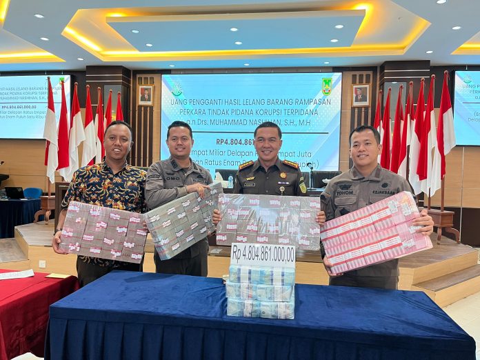Pusat Penyerahan Aset Kejaksaan Agung (PPA Kejagung) menyerahkan uang pengganti Rp 4,8 miliar, hasil lelang barang rampasan perkara tindak pidana korupsi terpidana atas nama Muhammad Nashihan kepada Pemerintah Kota (Pemkot) Batam. (uly)