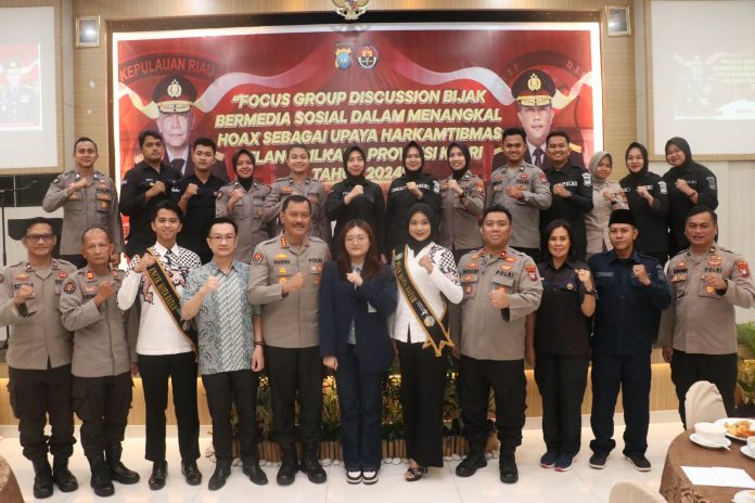 Dalam upaya mengantisipasi dampak negatif dari penyebaran berita hoax dan meningkatkan kesadaran masyarakat terhadap penggunaan media sosial yang bijak, Wakapolda Kepri Brigjen. Pol. Asep Safrudin membuka kegiatan Focus Group Discussion (FGD) di Hotel Beverly, Kota Batam. (IST)