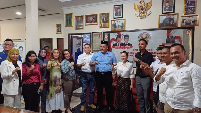 DPD Prawiro Indonesia Garuda Merah Putih (IGMP) Provinsi Kepri melakukan silaturahmi dengan calon Wakil Walikota Batam, Li Claudia Chandra, di kantor hukum. Pertemuan tersebut berlangsung hangat dan penuh keakraban. (Istimewa)