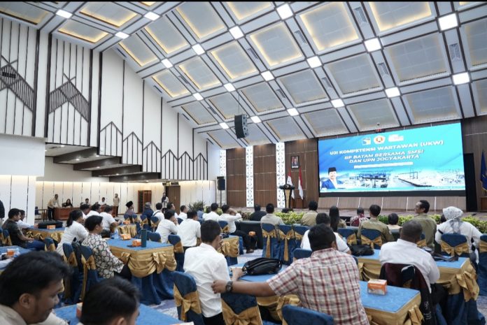 Badan Pengusahaan Batam (BP Batam) bersama Serikat Media Siber Indonesia (SMSI) Kepri dan Universitas Pembangunan Nasional “Veteran” Yogyakarta menggelar Uji Kompetensi Wartawan (UKW) pada hari Kamis (11/7/2024) bertempat di Balairungsari BP Batam. (Humas BP Batam)