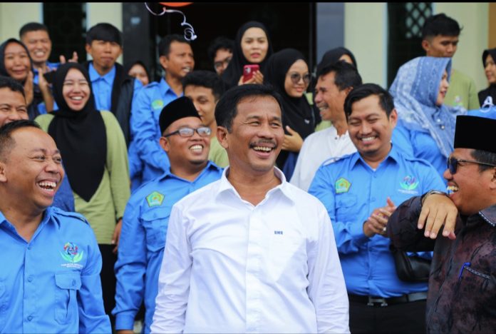 Kepala Badan Pengusahaan (BP) Batam, Muhammad Rudi melepas ratusan mahasiswa Kuliah Kerja Nyata STAIN Sultan Abdurrahman Kepri di Bintan, Kamis, (11/7/2024). (Humas BP Batam)