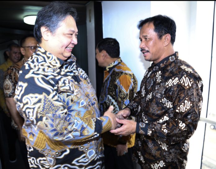 Menteri Koordinator Bidang Perekonomian Republik Indonesia, Airlangga Hartarto memimpin Rakor Perkembangan Penyelesaian dan Penanganan PSN Rempang Eco-City pada Kamis (12/7/2024) di Balairungsari BP Batam. (Humas BP Batam)