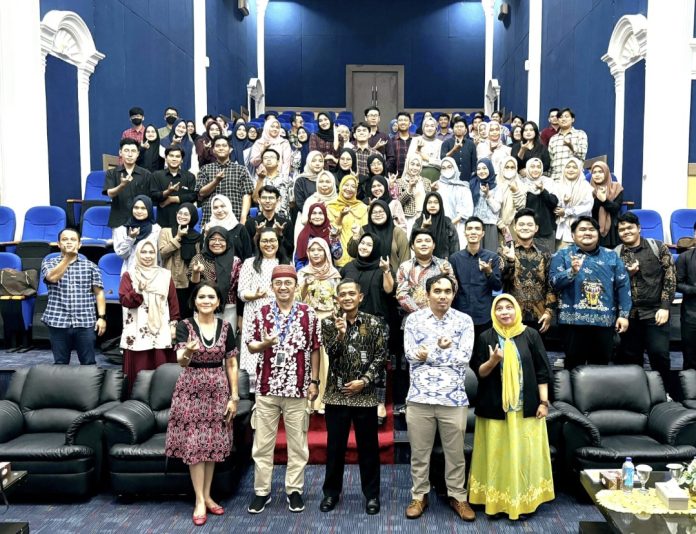 Universitas Batam (Uniba) menggelar Workshop Pengelola Jurnal Imliah Berstandar Sinta dan Workshop Publikasi Sinta Jurnal Kedokteran. Dengan menghadirkan narasumber Prof. Dr. Parmin, S.Pd., M.Pd. (Humas Uniba)