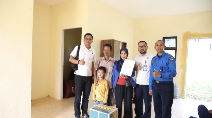 Dalam dua hari terakhir, BP Batam kembali memfasilitasi pergeseran terhadap enam Kepala Keluarga (KK) yang terdampak rencana pembangunan Rempang Eco-City. Jumlah tersebut menambah total warga Rempang yang telah bergeser ke hunian sementara menjadi sebanyak 154 KK. (uly)
