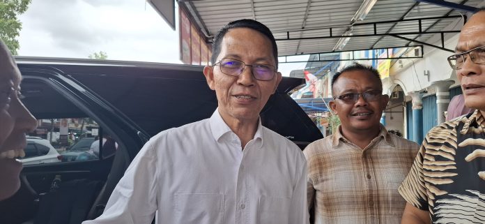 Bakal calon Wali Kota Batam, Amsakar Achmad menyebut akan mengikuti putusan final rapat polemik revisi Undang-Undang (UU) Pemilihan Kepala Daerah (Pilkada) yang saat ini tengah dibahas DPR RI. (uly)