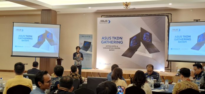 ASUS merupakan Laptop yang menjadi salah satu perangkat mendukung visi pemerintah Indonesia dalam mendorong kemandirian teknologi dan pengembangan industri dalam negeri. Perusahaan yang memimpin dalam bidang inovasi dan teknologi, hari ini dengan bangga mengumumkan pencapaian penting untuk Indonesia.