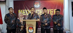 Ketua KPU Kota Batam Mawardi mengatakan seluruh persyaratan pencalonan yang disertakan oleh paslon NADI sudah dinyatakan sesuai dan lengkap. (uly)