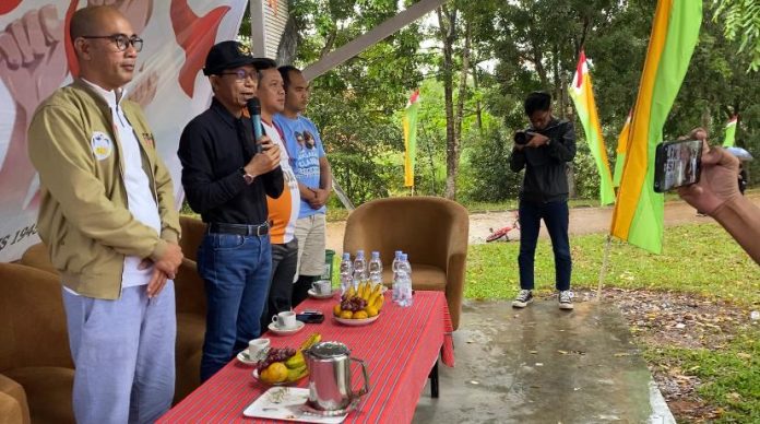 Bakal Calon Wali Kota Batam, Amsakar Achmad bersilahturahmi bersama warga di RW 21 Batam Kota, Kota Batam, Provinsi Kepulauuan Riau (Kepri), Minggu (11/8/2024) pagi.