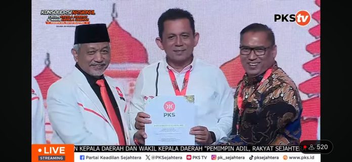 Partai Keadilan Sejahtera (PKS) mencabut dukungan dari pasangan calon Gubernur Kepri Muhammad Rudi-Aunur Rafiq (HMR-AR) ke Ansar Ahmad-Nyanyang Haris Pratamura (AA-NHP). Hal ini dikarenakan adanya peralihan tersebut merupakan putusan dari DPP PKS Pusat. (IST)