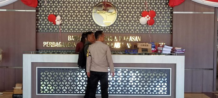 Direktorat Lahan Badan Pengusahaan (BP) Batam digeledah Polresta Barelang, Rabu (21/8/2024) sore. (IST)