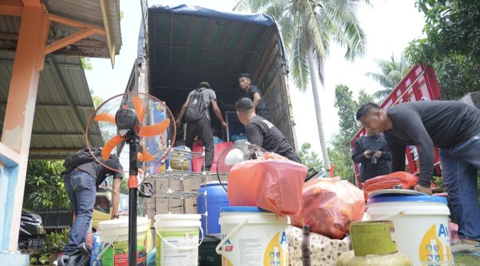 BP Batam kembali memfasilitasi pergeseran terhadap tujuh Kepala Keluarga (KK) yang terdampak rencana pembangunan Rempang Eco-City, Kamis (22/8/2024). (Humas BP Batam) BP Batam kembali memfasilitasi pergeseran terhadap tujuh Kepala Keluarga (KK) yang terdampak rencana pembangunan Rempang Eco-City, Kamis (22/8/2024). (Humas BP Batam)