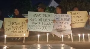 Sejumlah jurnalis di Kota Batam, Provinsi Kepulauan Riau (Kepri) menggelar aksi Indonesia Darurat dengan bakar lilin di Depan Kantor DPRD Kota Batam, Jumat (23/8/2024) malam. (IST)