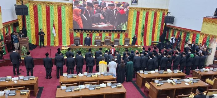 Dewan Perwakilan Rakyat Daerah (DPRD) Kota Batam menggelar Rapat Paripurna dengan agenda Pengucapan Sumpah/Janji Anggota DPRD Kota Batam masa jabatan 2024-2029, Kamis (29/8/2024). (uly)