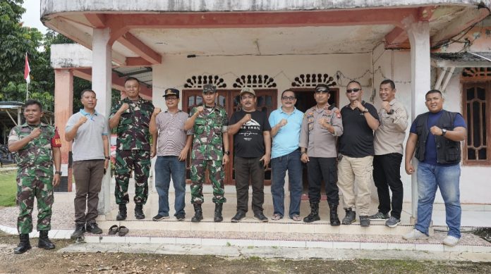 BP Batam kembali memfasilitasi pergeseran terhadap dua Kepala Keluarga (KK) yang terdampak pembangunan Rempang Eco-City asal Desa Sei Raya, Kamis (29/8/2024). (Humas BP Batam)