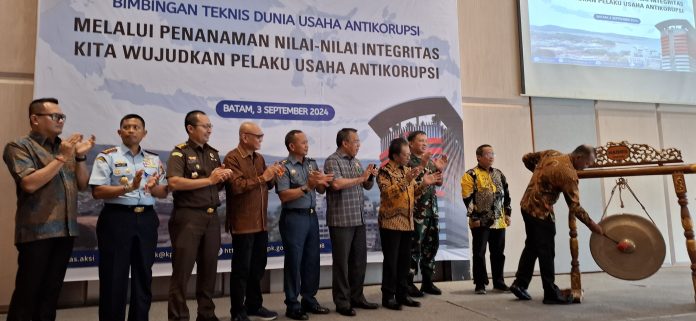 KPK RI memberikan Bimbingan Teknis (Bimtek) anti korupsi bagi para pelaku dunia usaha di Kepulauan Riau. Digelar di Hotel Harris Batam Center, Kota Batam, Provinsi Kepulauan Riau (Kepri), Selasa (3/9/2024). Digelar di Hotel Harris Batam Center, Kota Batam, Provinsi Kepulauan Riau (Kepri) (uly)